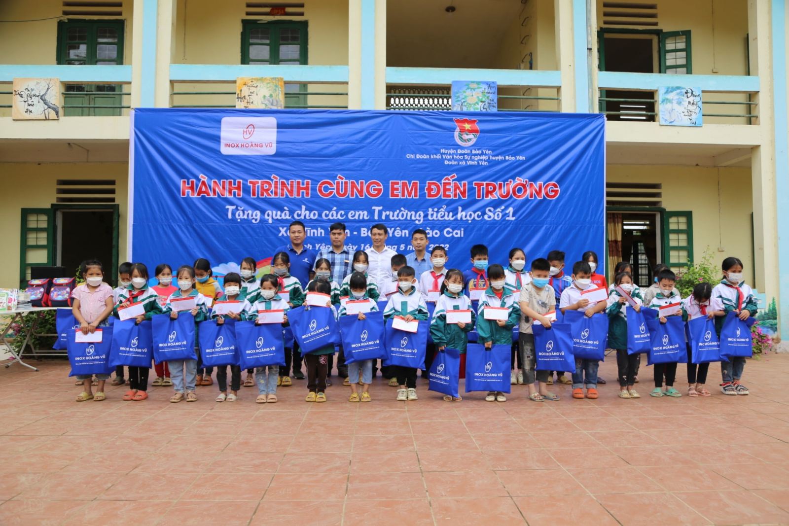 TRAO GỬI YÊU THƯƠNG, CÙNG EM ĐẾN TRƯỜNG